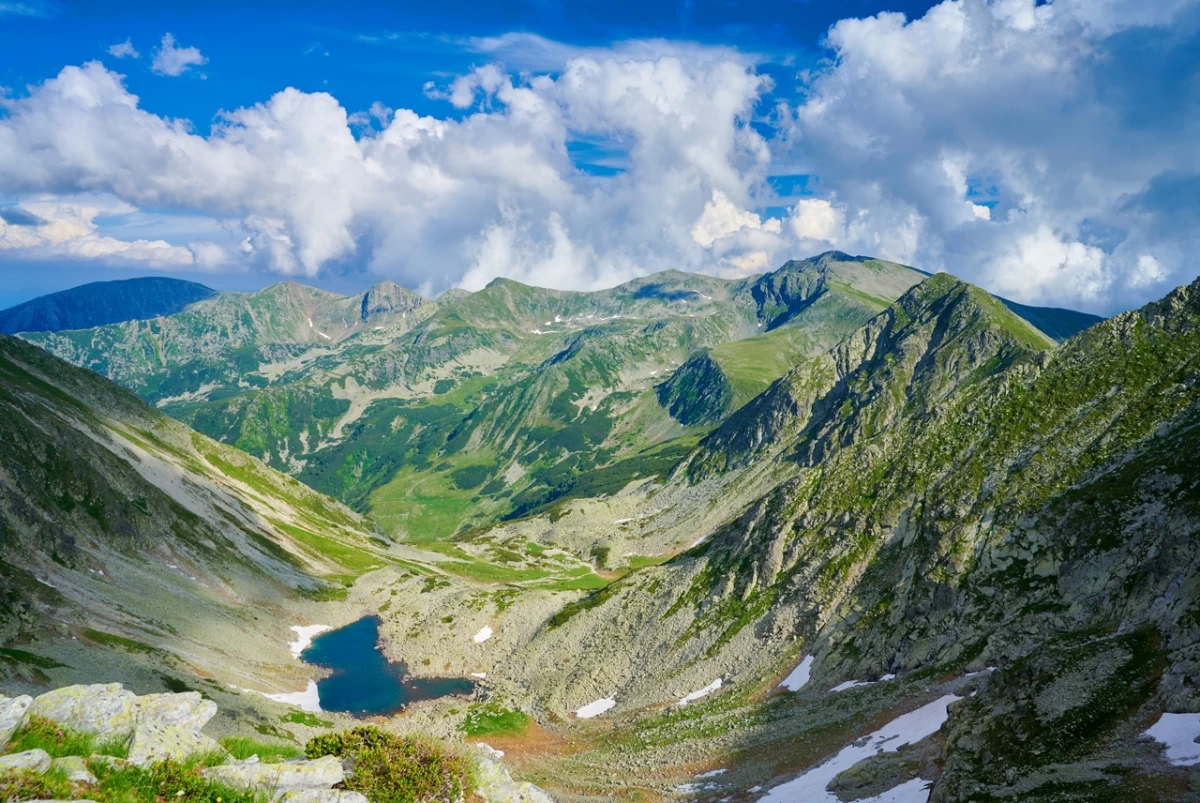Discover Țara Hațegului: Top Unique Accommodations, Tourist Map, and Must-Visit Attractions