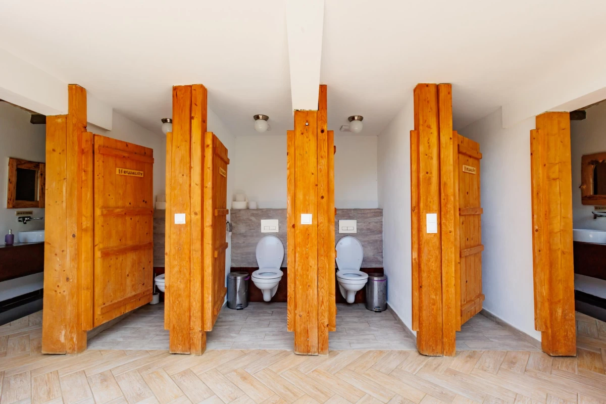 https://www.travlocals.com/uploads/0000/304/2025/07/04/1-1.webp