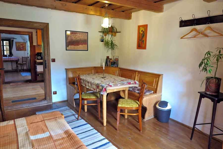 https://www.travlocals.com/uploads/0000/42/2023/06/26/ro27010-cazare-casa-taraneasca-marginimea-sibiului.webp