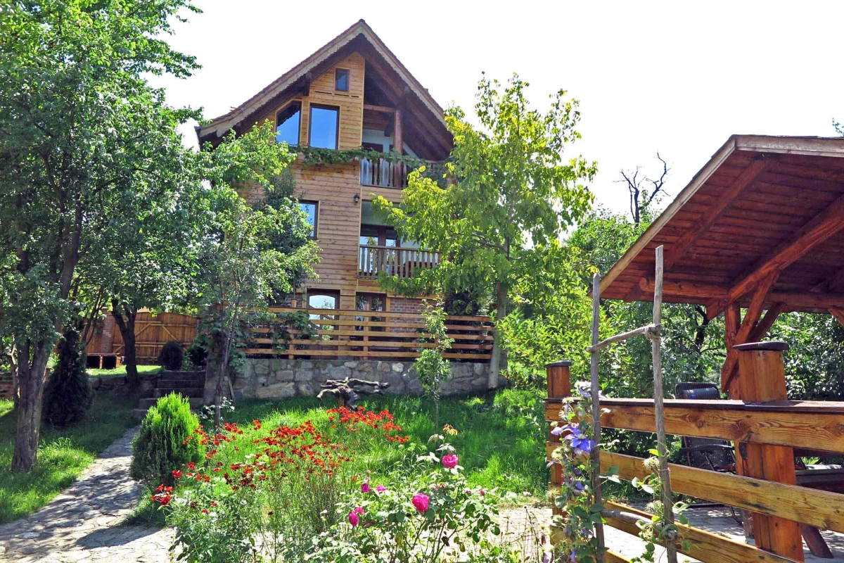 Casa Zollo II • cozy appartment with panoramic view at the foot of the Carpathians