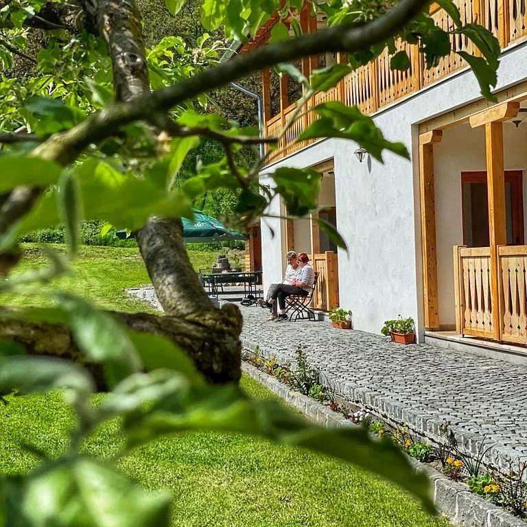 https://www.travlocals.com/uploads/0000/51/2022/03/28/191342801-4152623544797787-214269642862943996-n.webp