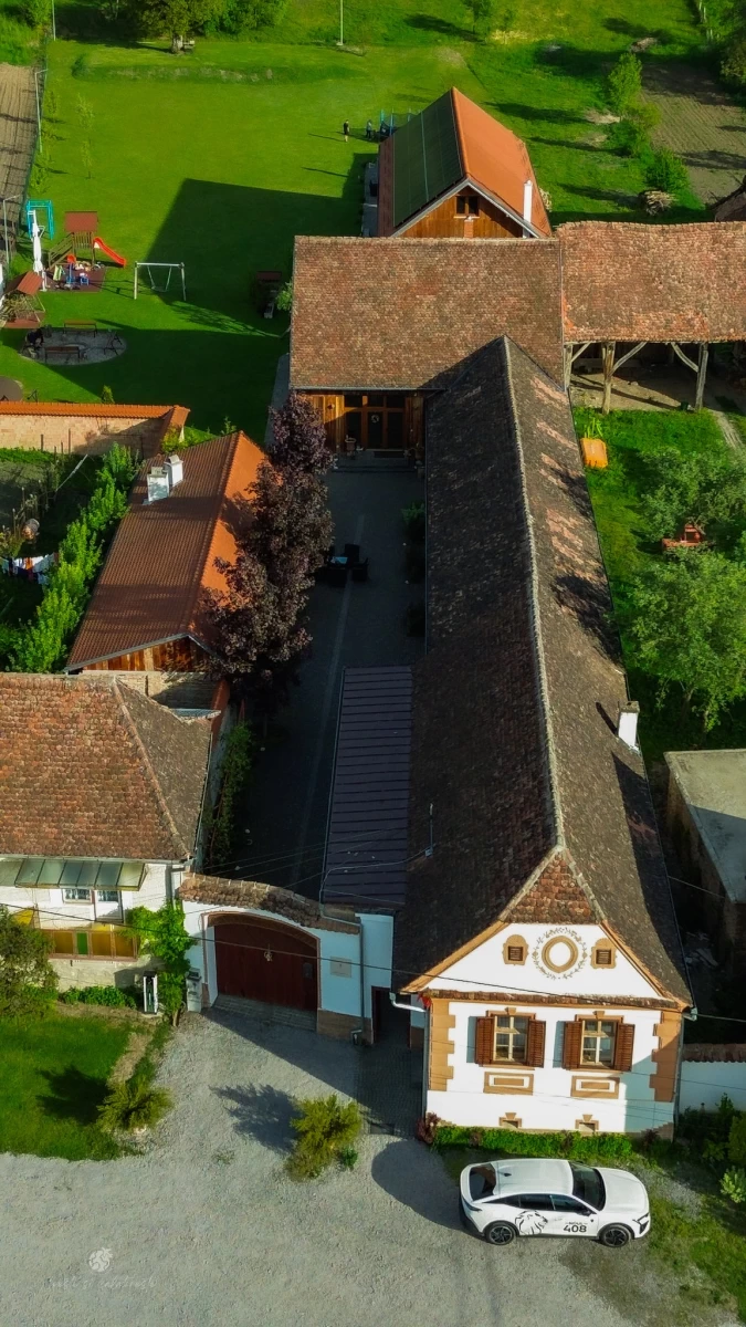 https://www.travlocals.com/uploads/0000/51/2025/03/26/477640534-1193723972280332-1160589916181467360-n.webp