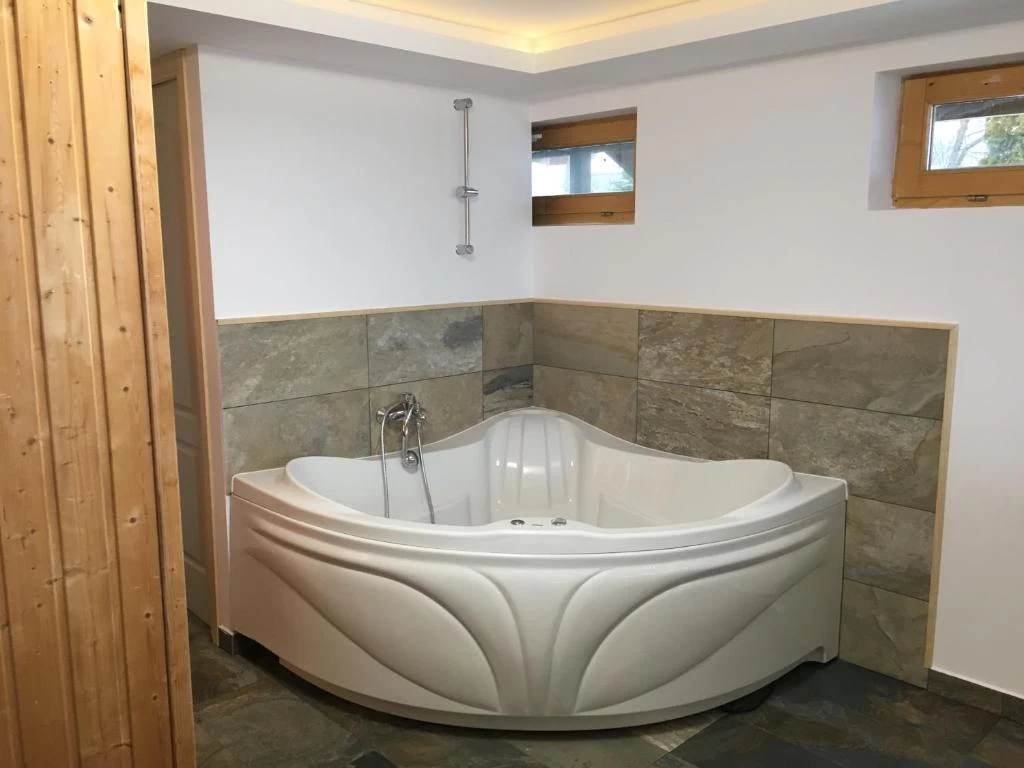 https://www.travlocals.com/uploads/0000/598/2022/02/08/124023956.webp
