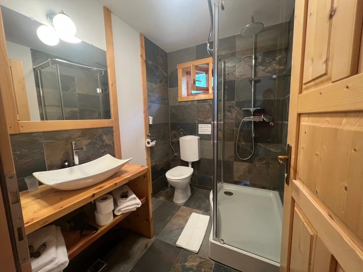 https://www.travlocals.com/uploads/0000/598/2024/07/03/baie3.webp