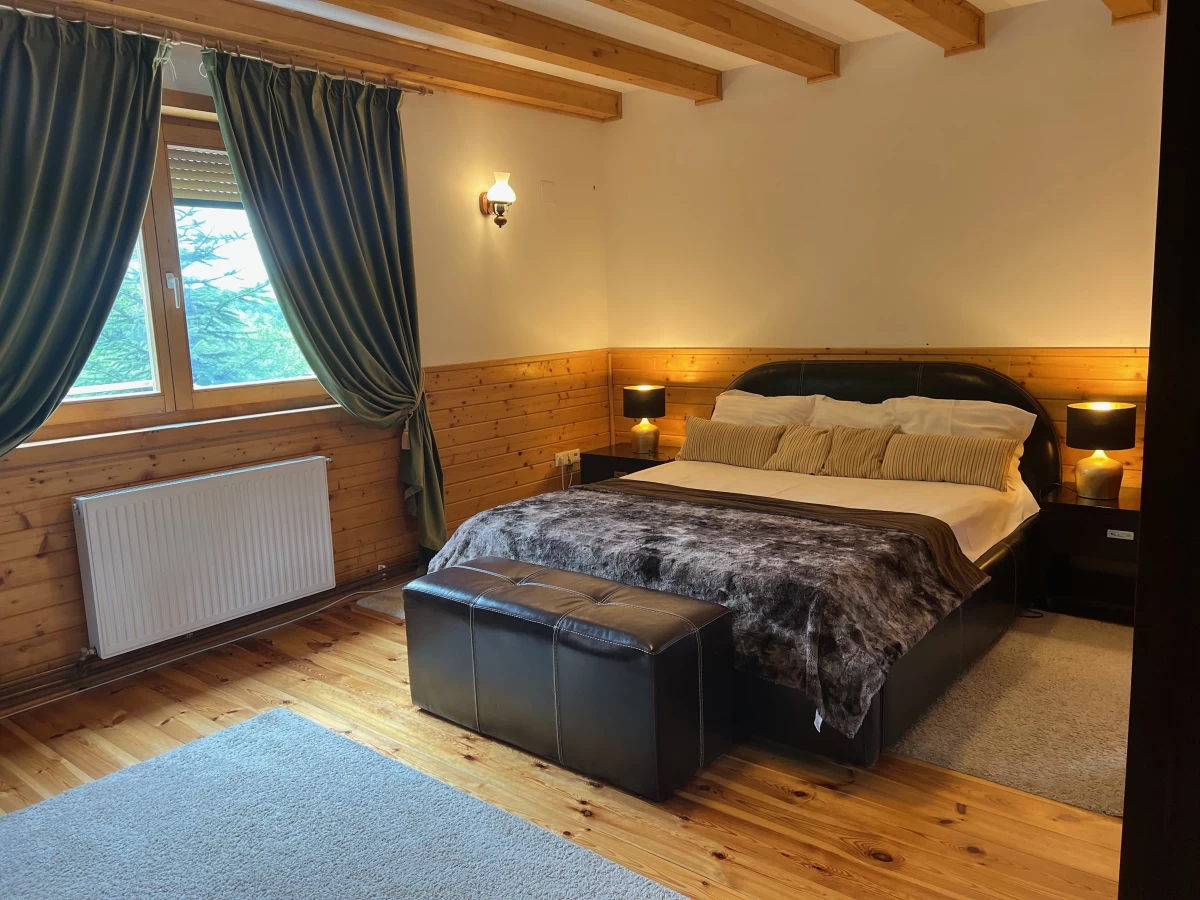 https://www.travlocals.com/uploads/0000/598/2024/07/03/dormitor-parter3.webp