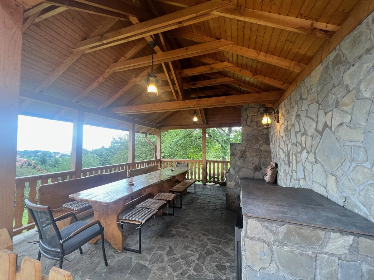 https://www.travlocals.com/uploads/0000/598/2024/07/03/foisor1.webp
