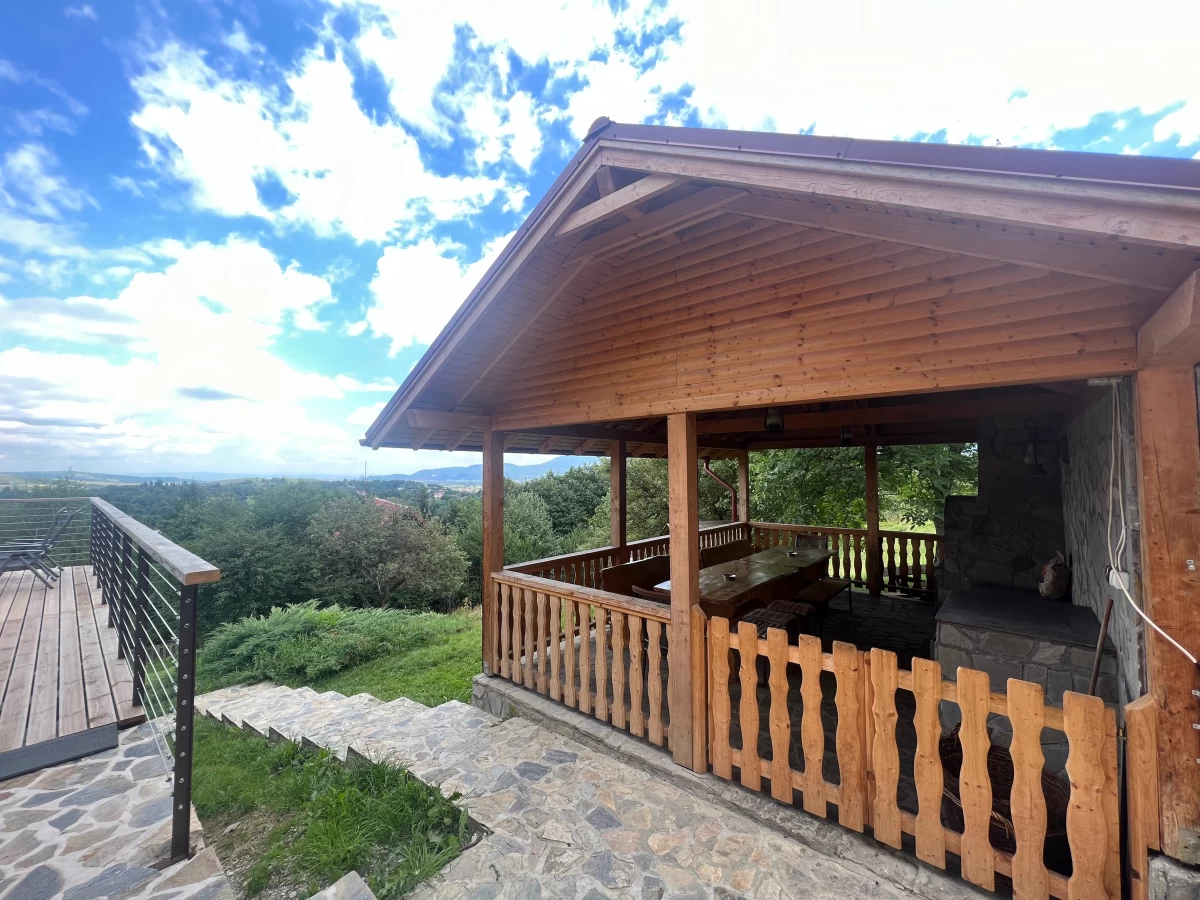 https://www.travlocals.com/uploads/0000/598/2024/07/03/foisor2.webp