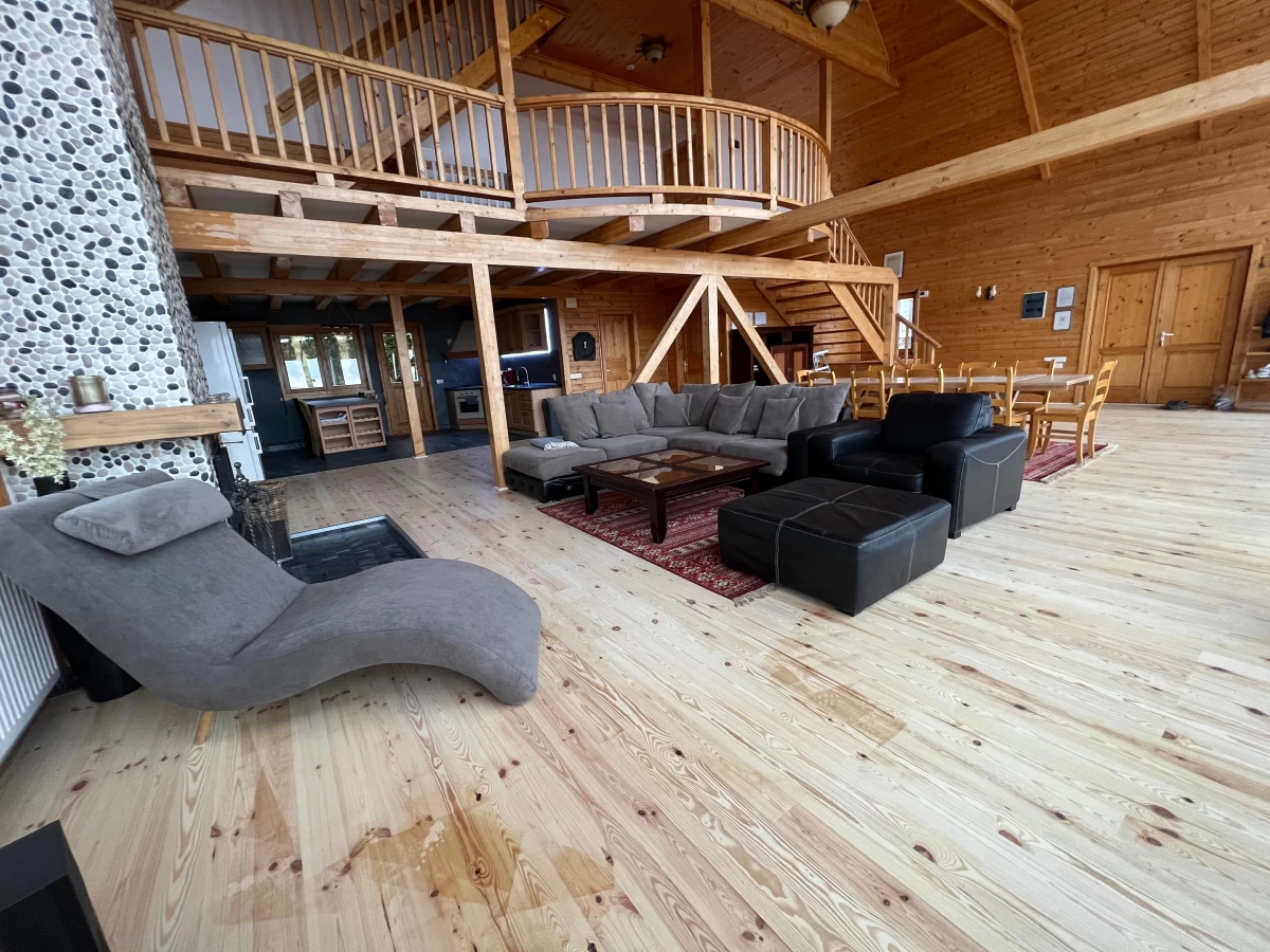 https://www.travlocals.com/uploads/0000/598/2024/07/03/living1.webp
