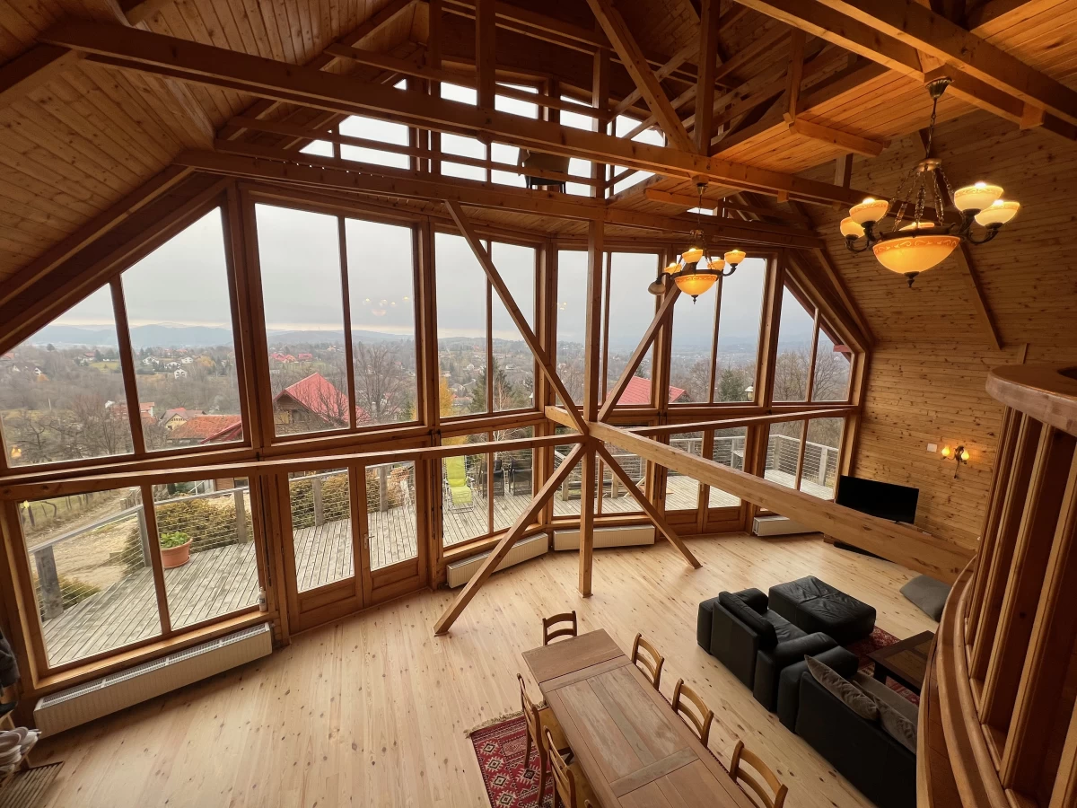 https://www.travlocals.com/uploads/0000/598/2024/07/03/living3.webp