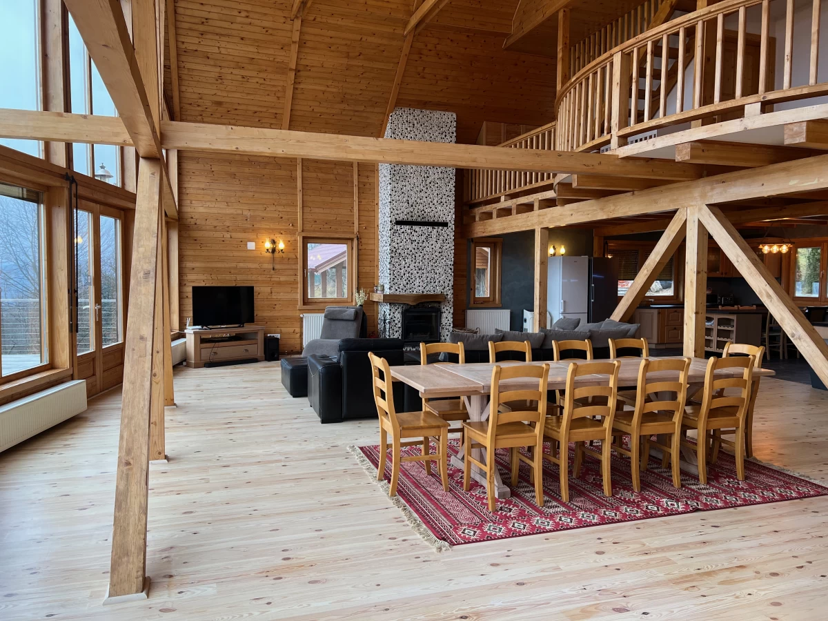 https://www.travlocals.com/uploads/0000/598/2024/07/03/living4.webp