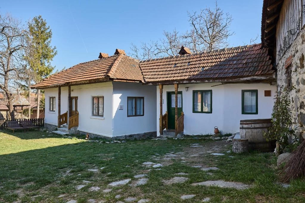 https://www.travlocals.com/uploads/0001/1593/2025/07/31/411751100.webp