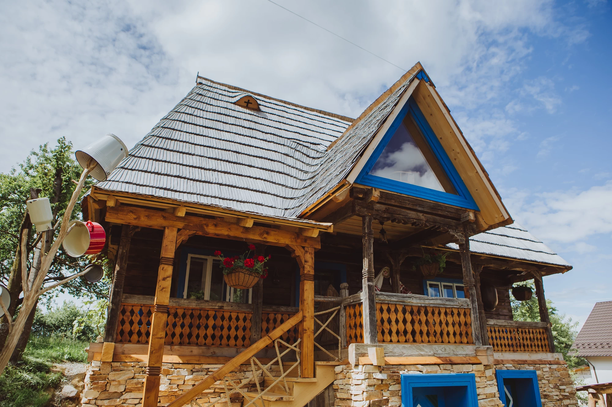 Casa Morosenilor: O casa traditionala seculara din Maramures