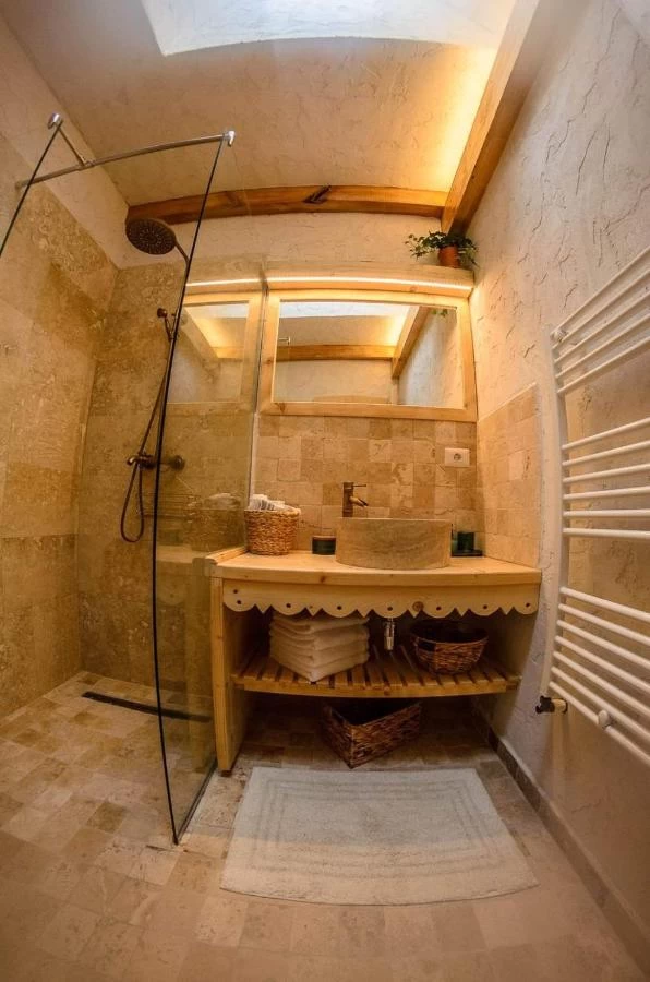https://www.travlocals.com/uploads/0003/3548/2023/02/24/279221615.webp
