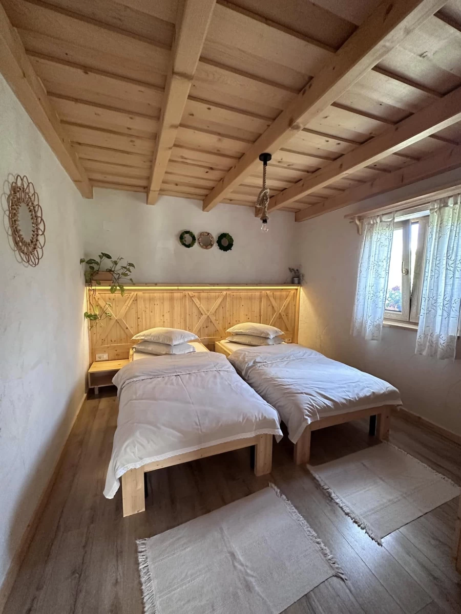 https://www.travlocals.com/uploads/0003/3548/2025/07/15/489669197-1292189762910320-3297445136367534904-n.webp