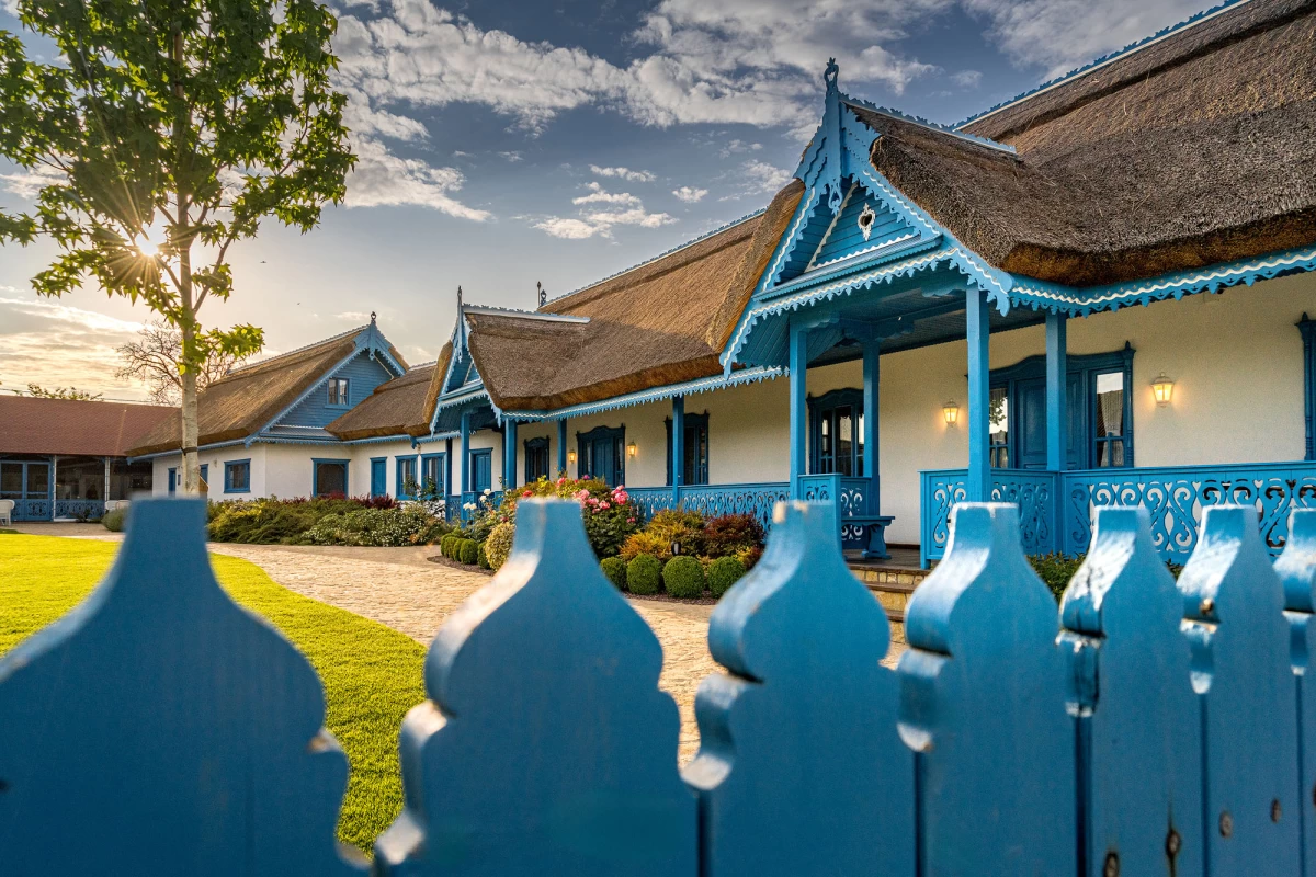 https://www.travlocals.com/uploads/0003/3785/2025/04/07/487481234-1093904536110881-2568813028704144075-n.webp