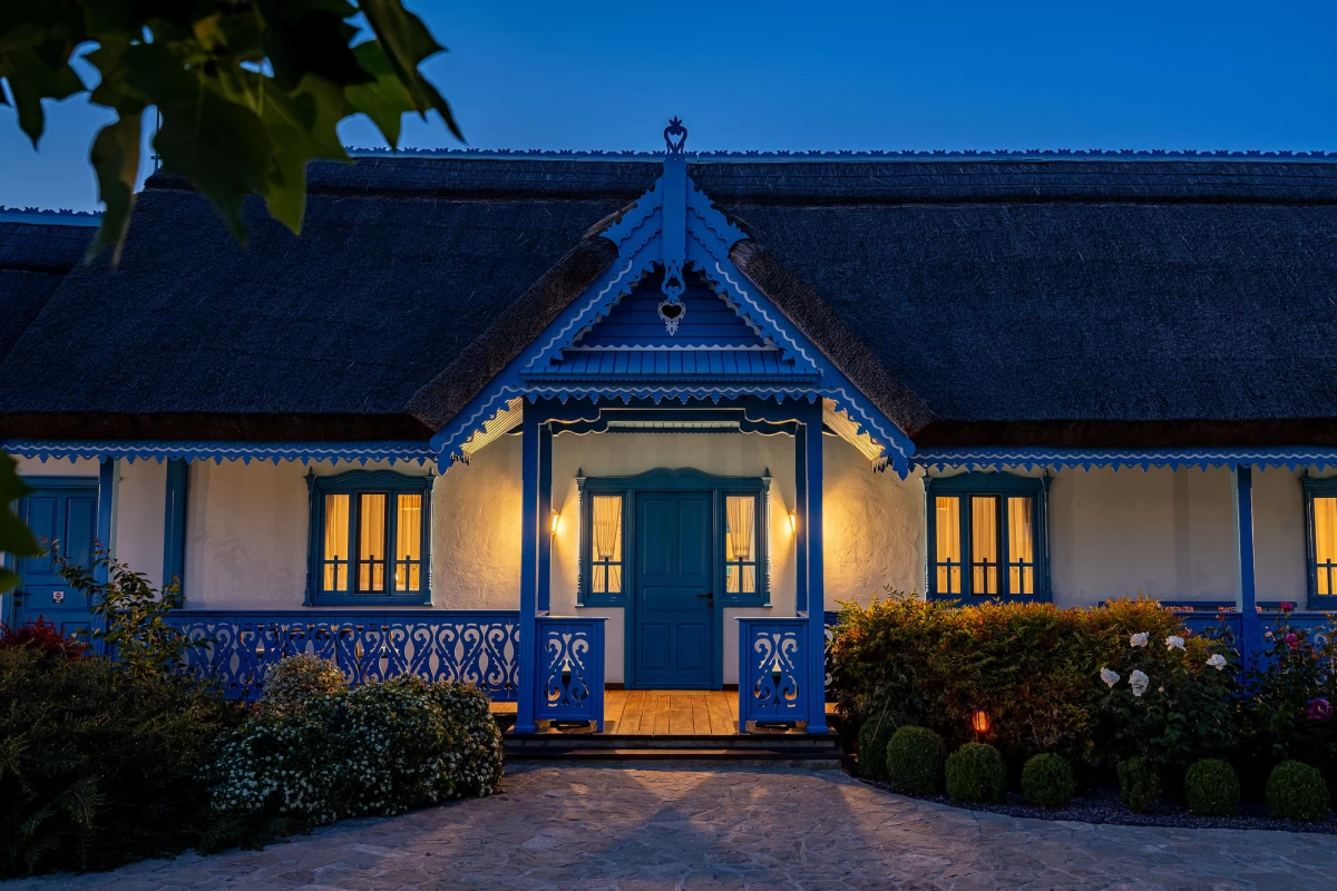 https://www.travlocals.com/uploads/0003/3785/2025/04/07/488309873-1098015859033082-5007928324486756312-n.webp