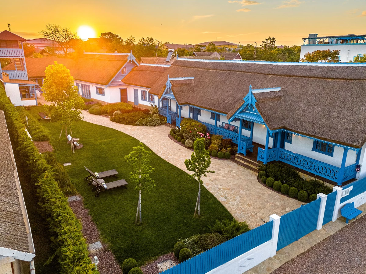 https://www.travlocals.com/uploads/0003/3785/2025/04/07/488421996-1098015879033080-1583198935147860775-n.webp
