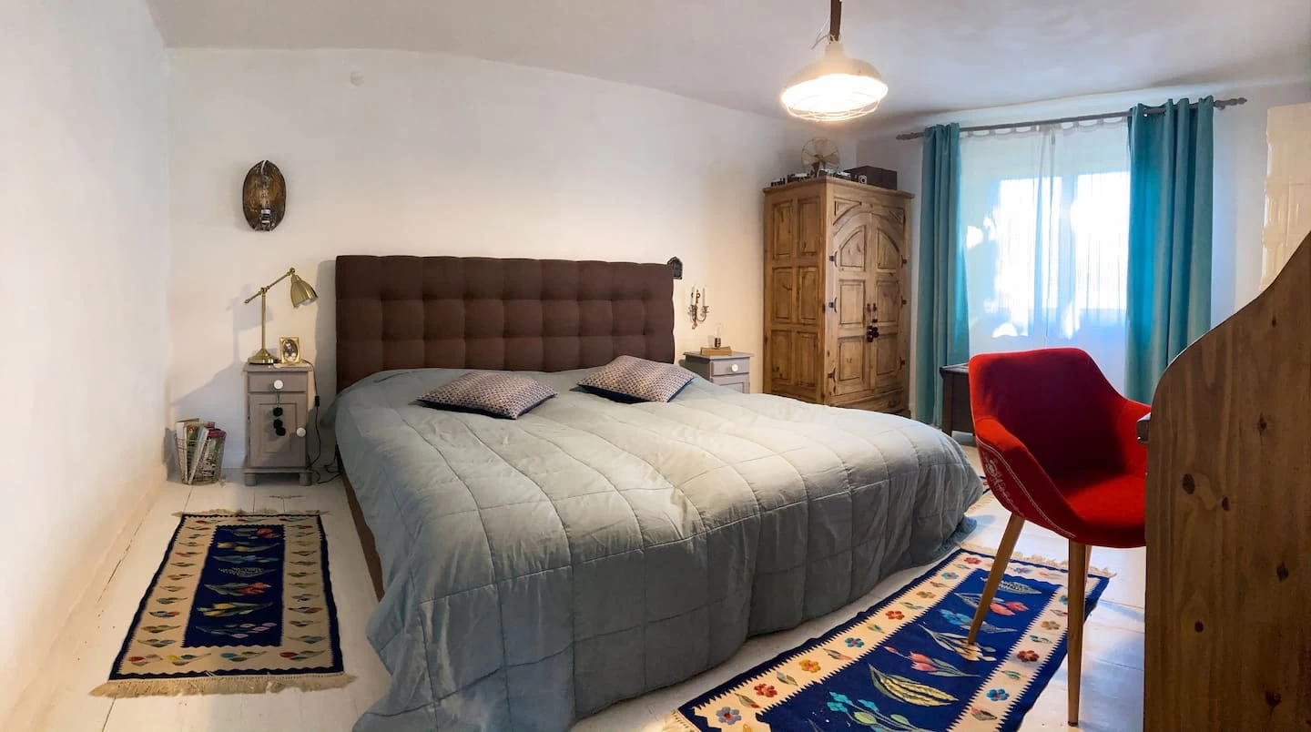 https://www.travlocals.com/uploads/0004/4248/2022/01/18/323c83fd-4e5a-4da7-9628-51f9b73c4ce2.webp