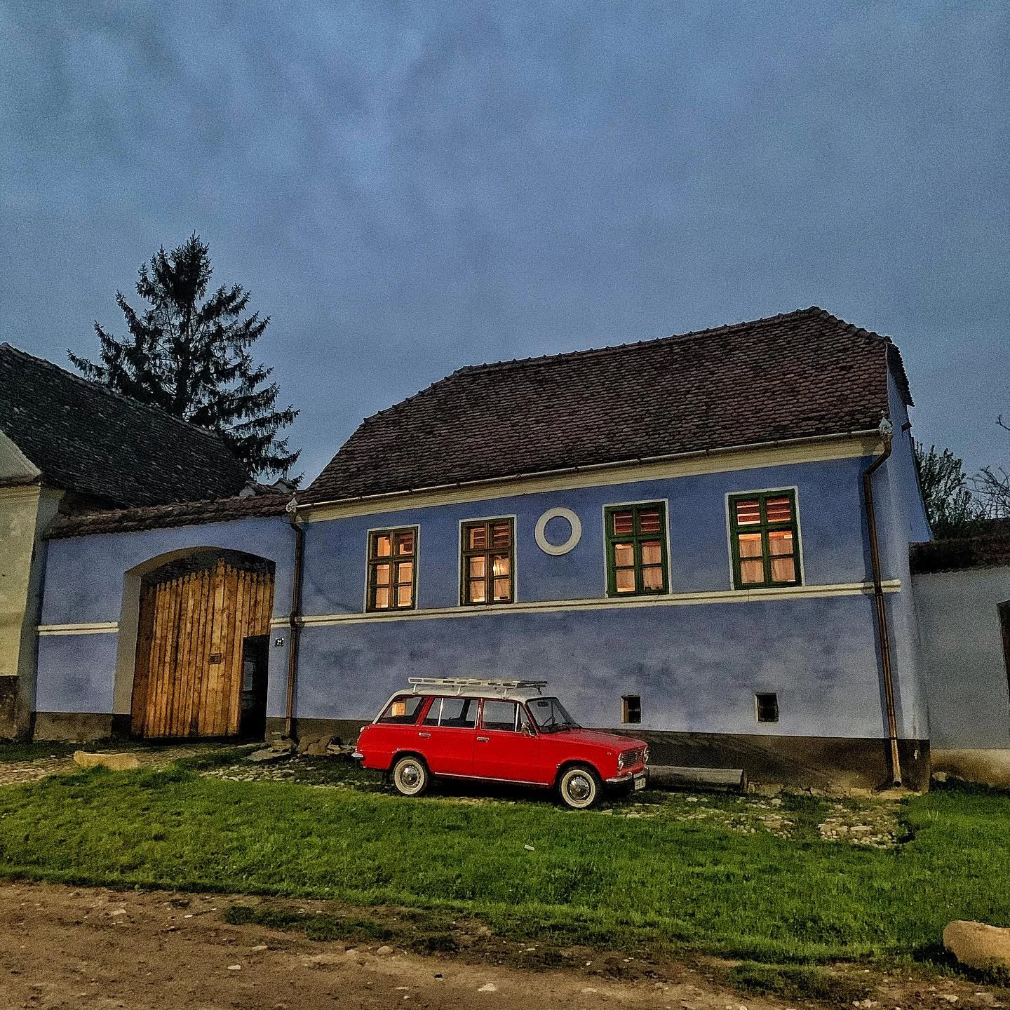 https://www.travlocals.com/uploads/0004/4573/2022/02/23/95838889-1554184141410060-1630326734672887808-n.webp
