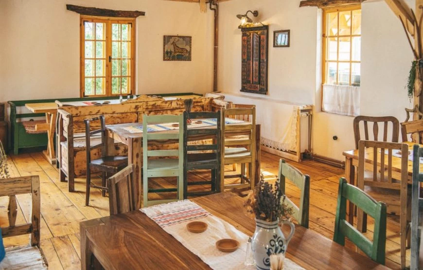 https://www.travlocals.com/uploads/0004/4573/2022/02/23/viscri-32-slow-food-11-1030x686-1-870x555.webp