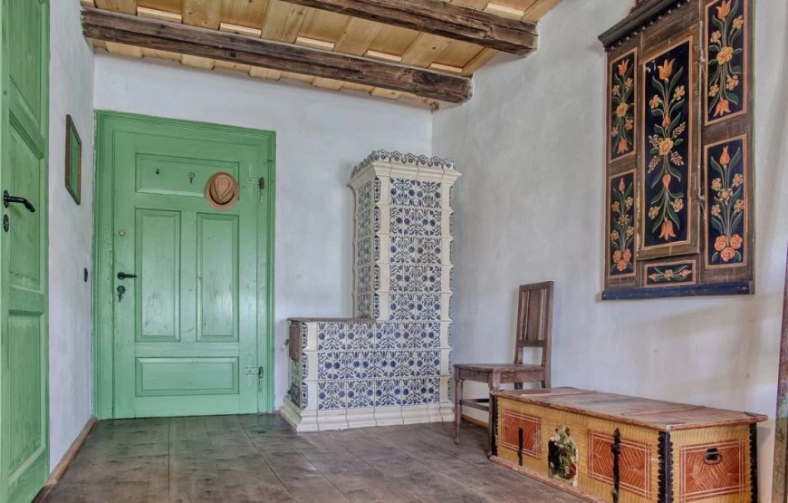 https://www.travlocals.com/uploads/0004/4573/2022/02/23/viscri32-15-1030x717-1-870x555.webp