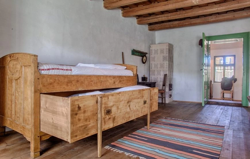 https://www.travlocals.com/uploads/0004/4573/2022/02/23/viscri32-34-1030x687-1-870x555.webp