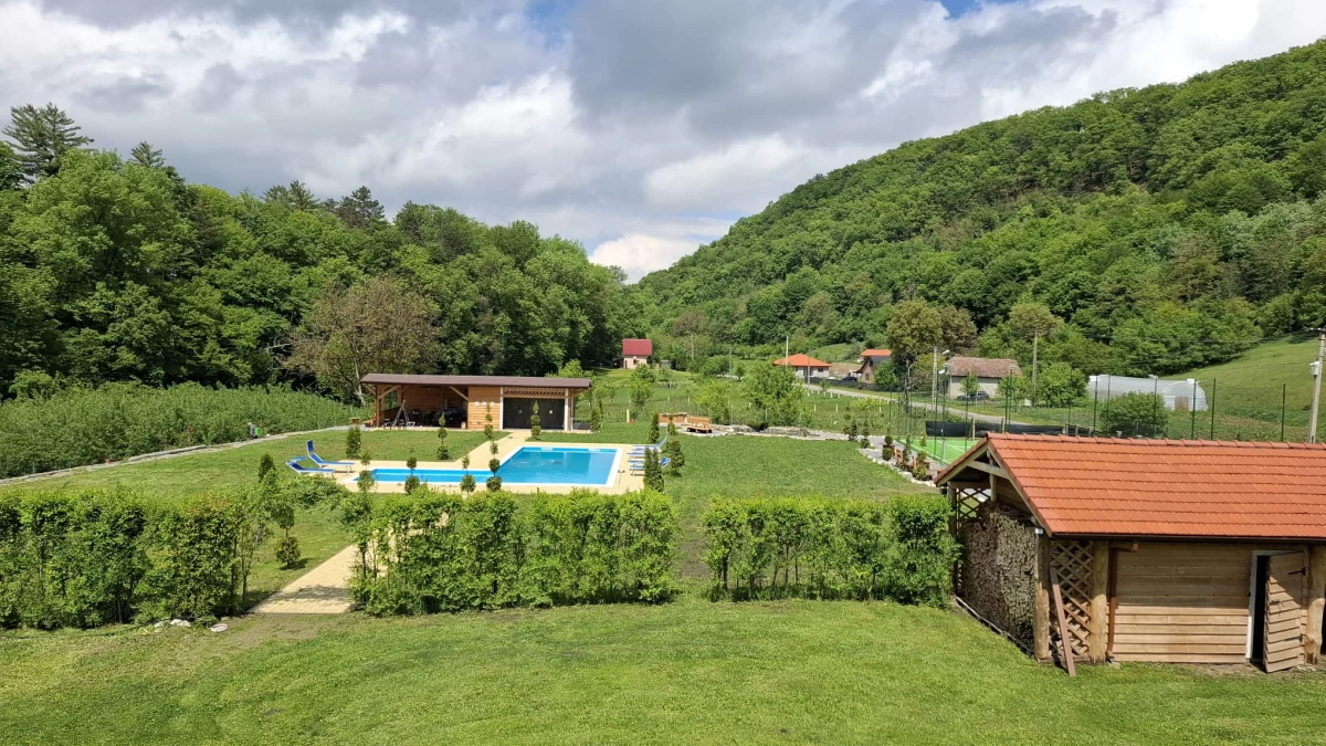 https://www.travlocals.com/uploads/0004/4579/2025/06/03/3acf864b-65cc-41d0-b336-d9d9cd96b810.webp