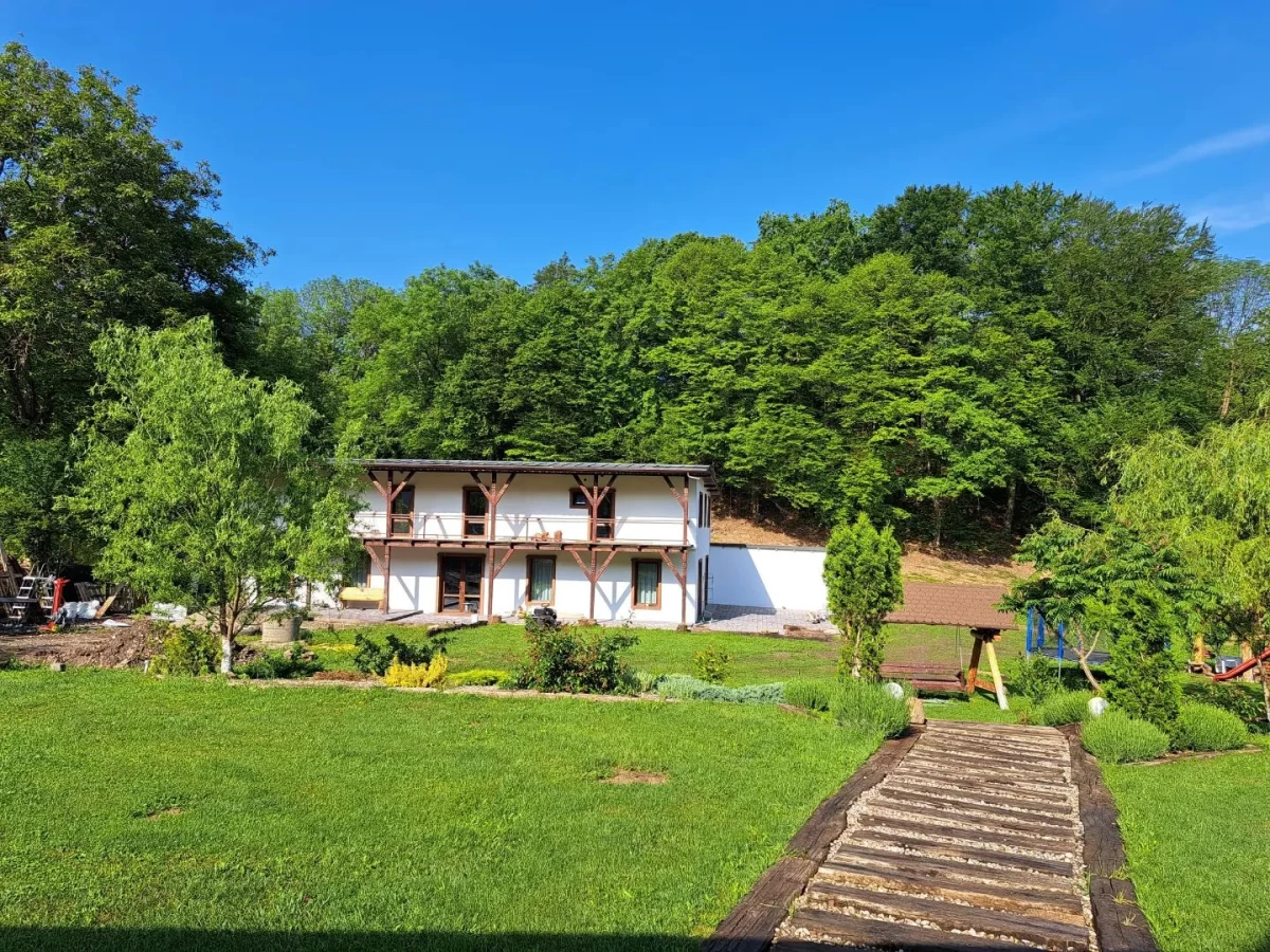 https://www.travlocals.com/uploads/0004/4579/2025/06/03/481248504-973878274842279-386707400899769851-n.webp