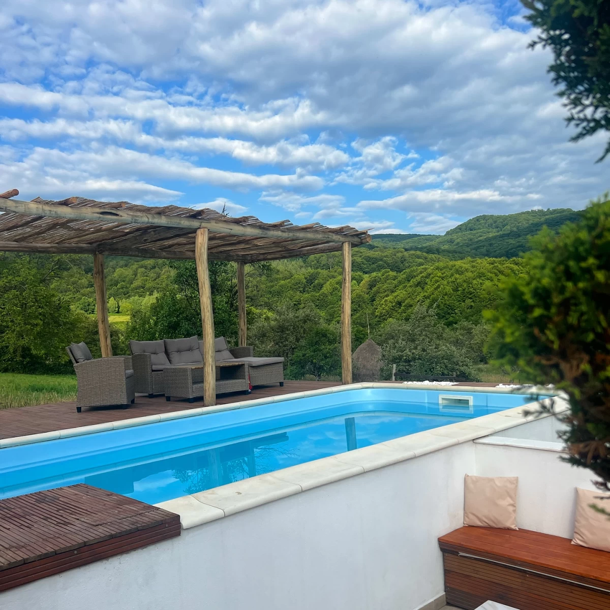 https://www.travlocals.com/uploads/0004/4984/2025/04/12/470023942-18022038980557616-2545178310578881211-n.webp