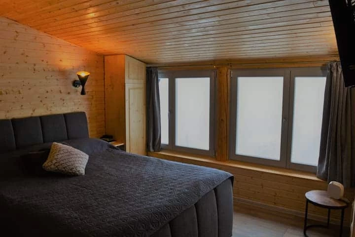 https://www.travlocals.com/uploads/0006/6004/2022/08/17/magura-little-chalet-14.webp