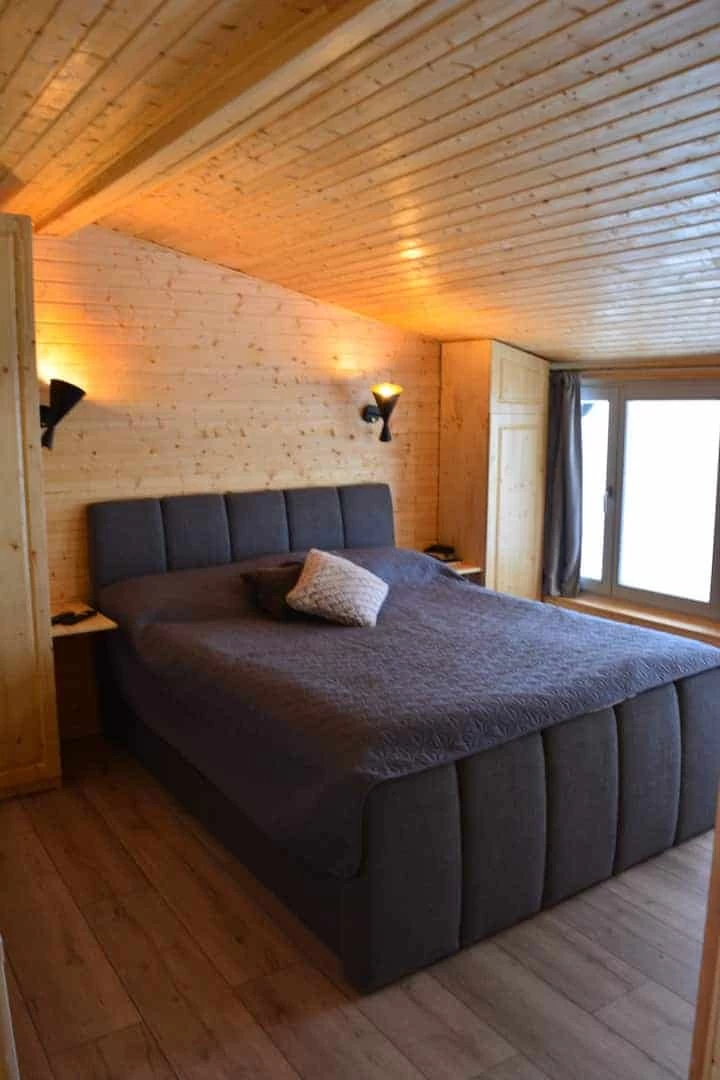 https://www.travlocals.com/uploads/0006/6004/2022/08/17/magura-little-chalet-6.webp