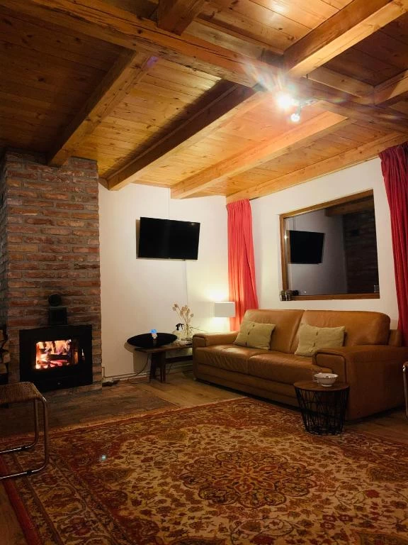 https://www.travlocals.com/uploads/0006/6014/2022/08/24/331402593.webp
