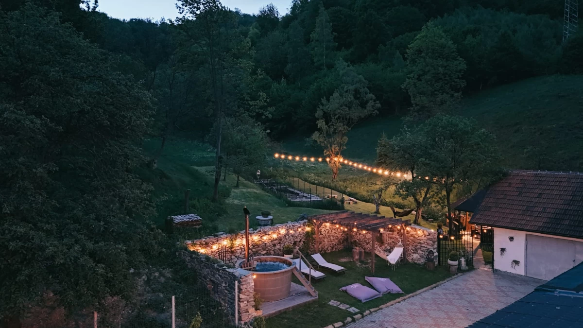 Roua Land - Casa traditionala cu ciubar, in Transilvania