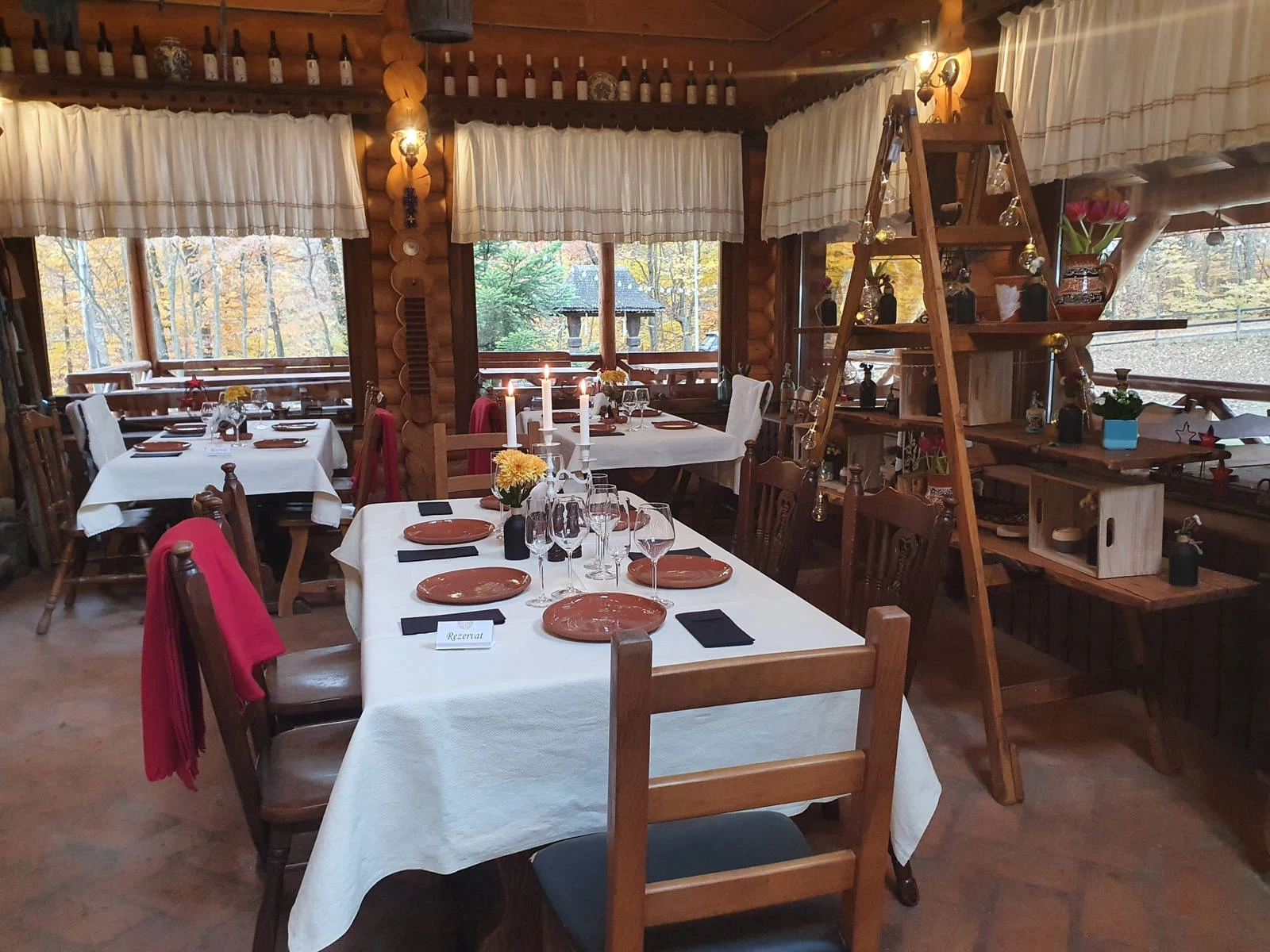 https://www.travlocals.com/uploads/0006/6177/2023/02/19/restaurant1.webp