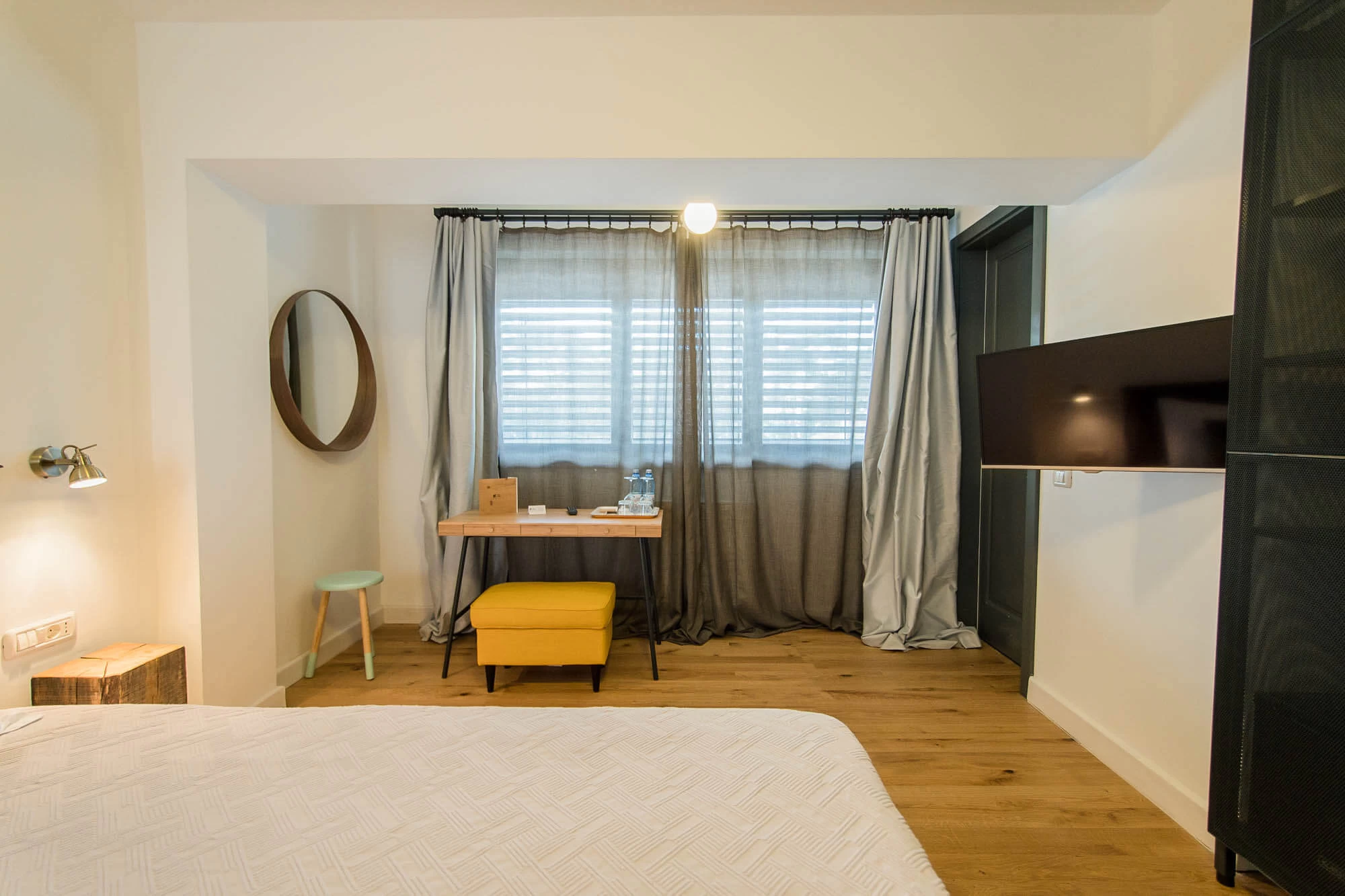 https://www.travlocals.com/uploads/0006/6191/2023/03/06/0-standard-double-room-3.webp