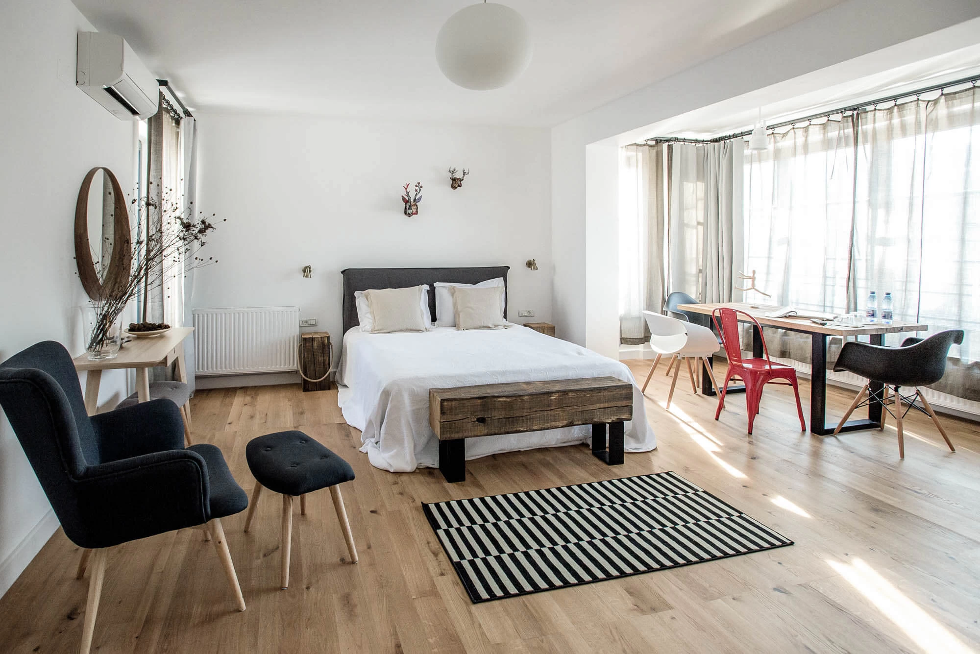 https://www.travlocals.com/uploads/0006/6191/2023/03/06/1-pine-deluxe-junior-suite-1.webp