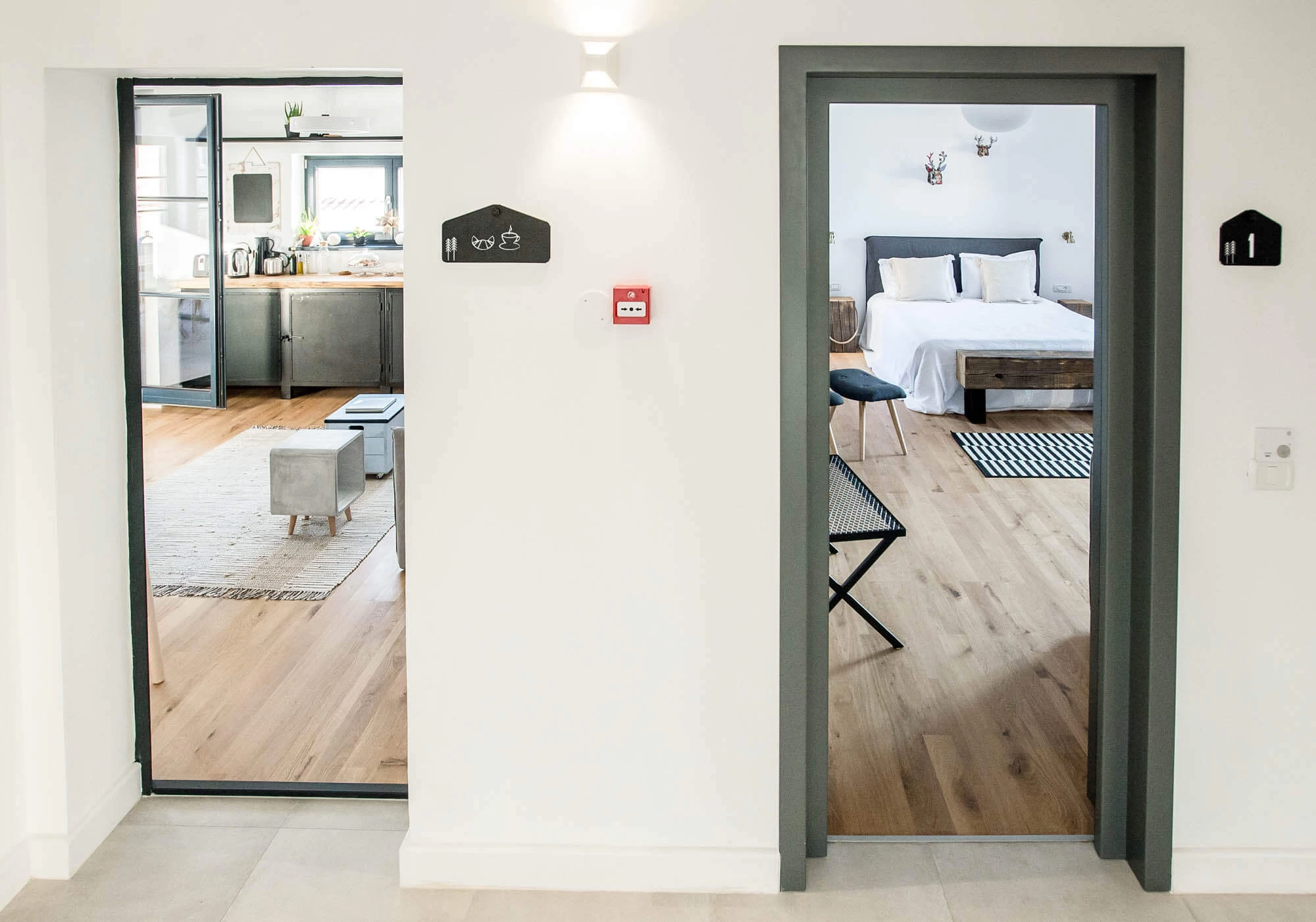 https://www.travlocals.com/uploads/0006/6191/2023/03/06/1-pine-deluxe-junior-suite-2.webp