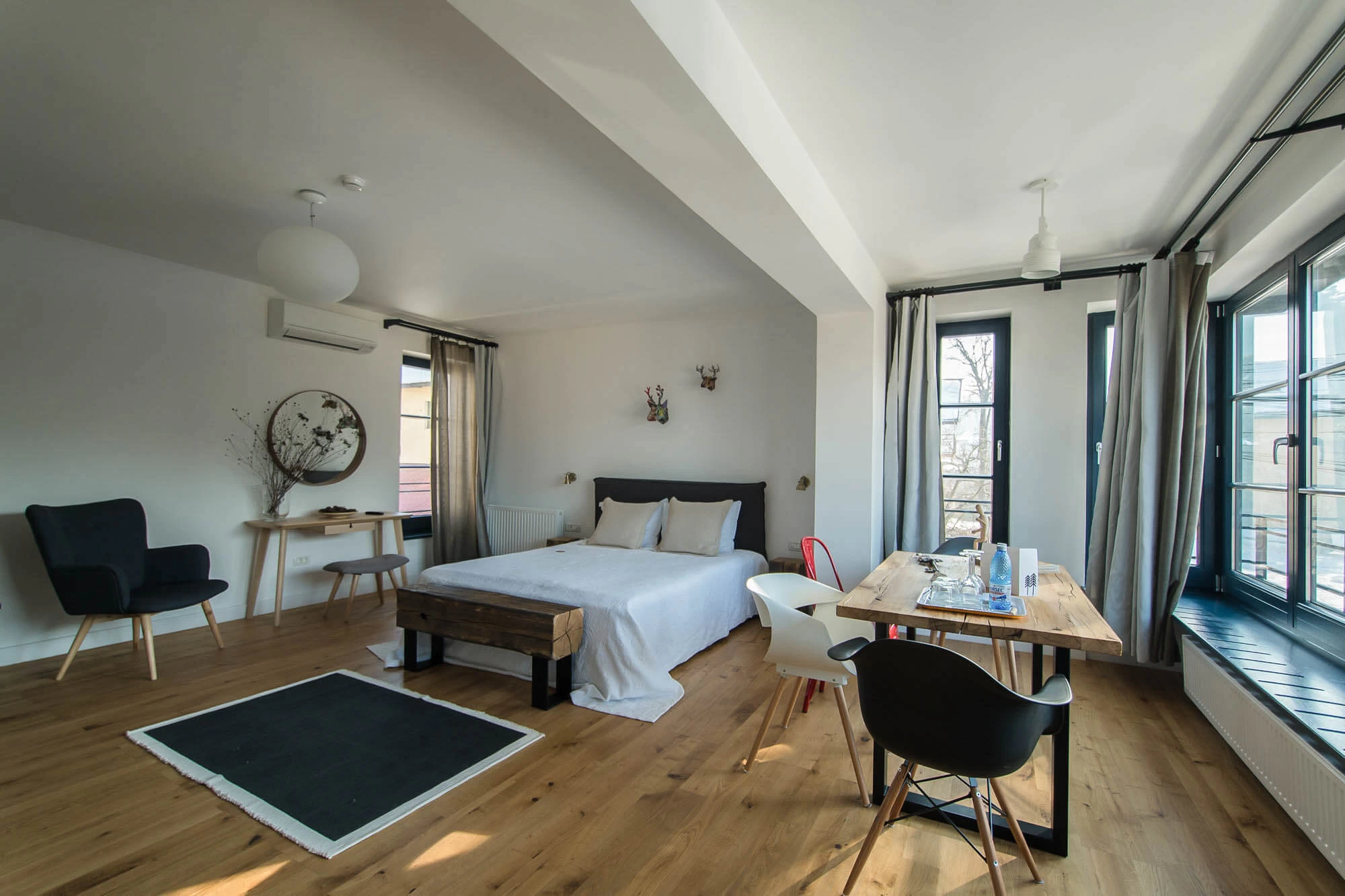 https://www.travlocals.com/uploads/0006/6191/2023/03/06/1-pine-deluxe-junior-suite-3.webp