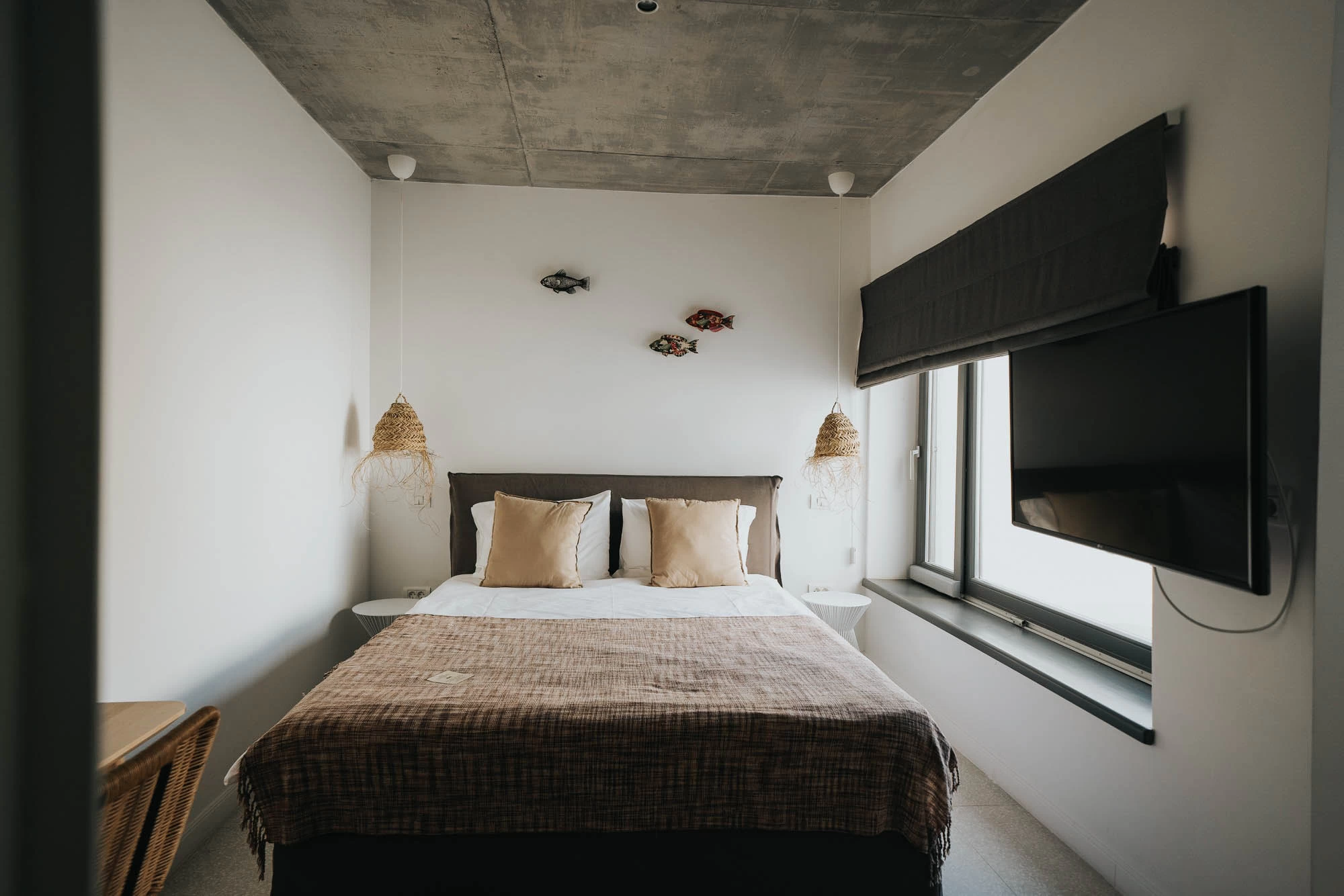 https://www.travlocals.com/uploads/0006/6191/2023/03/06/2-pines-deluxe-suite-with-private-veranda-1.webp