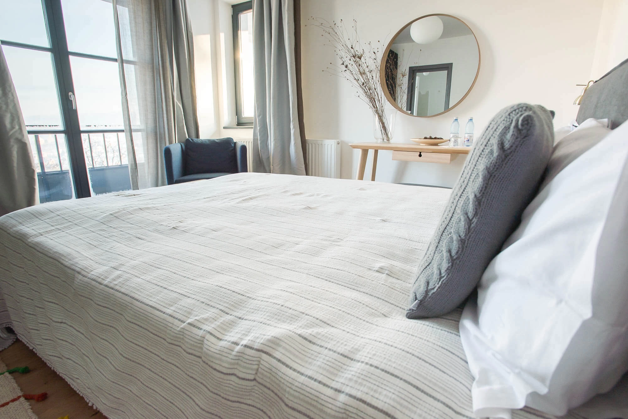 https://www.travlocals.com/uploads/0006/6191/2023/03/06/2-superior-double-room-with-city-view-2.webp