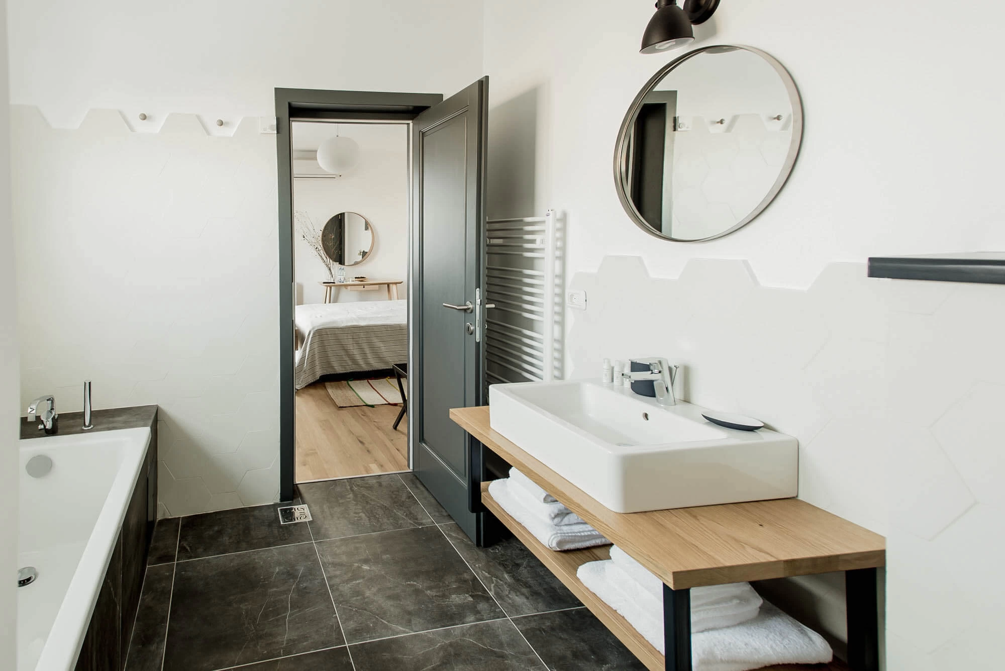 https://www.travlocals.com/uploads/0006/6191/2023/03/06/2-superior-double-room-with-city-view-4.webp