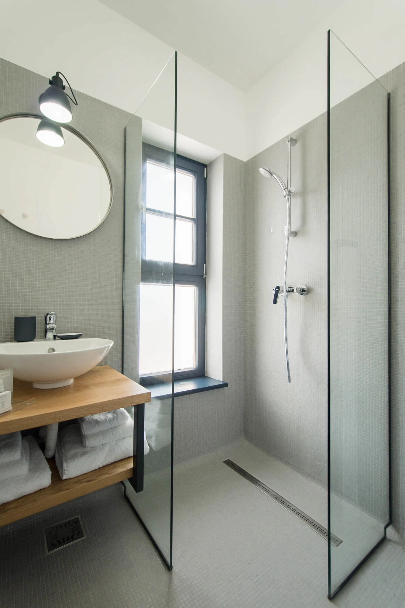 https://www.travlocals.com/uploads/0006/6191/2023/03/06/3-deluxe-apartment-pine-view-6.webp