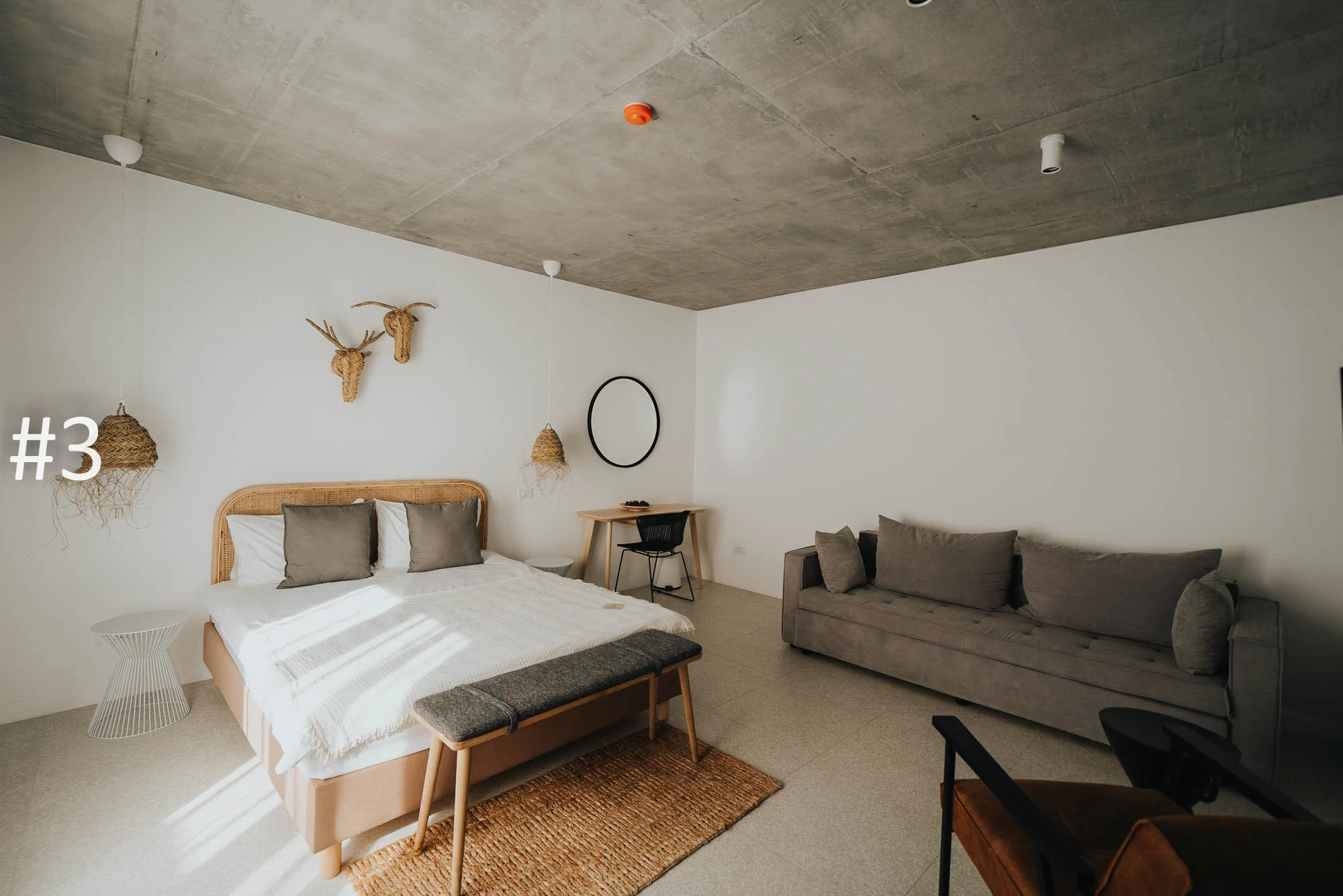 https://www.travlocals.com/uploads/0006/6191/2023/03/06/3-premium-apartment-with-private-veranda-1-1.webp