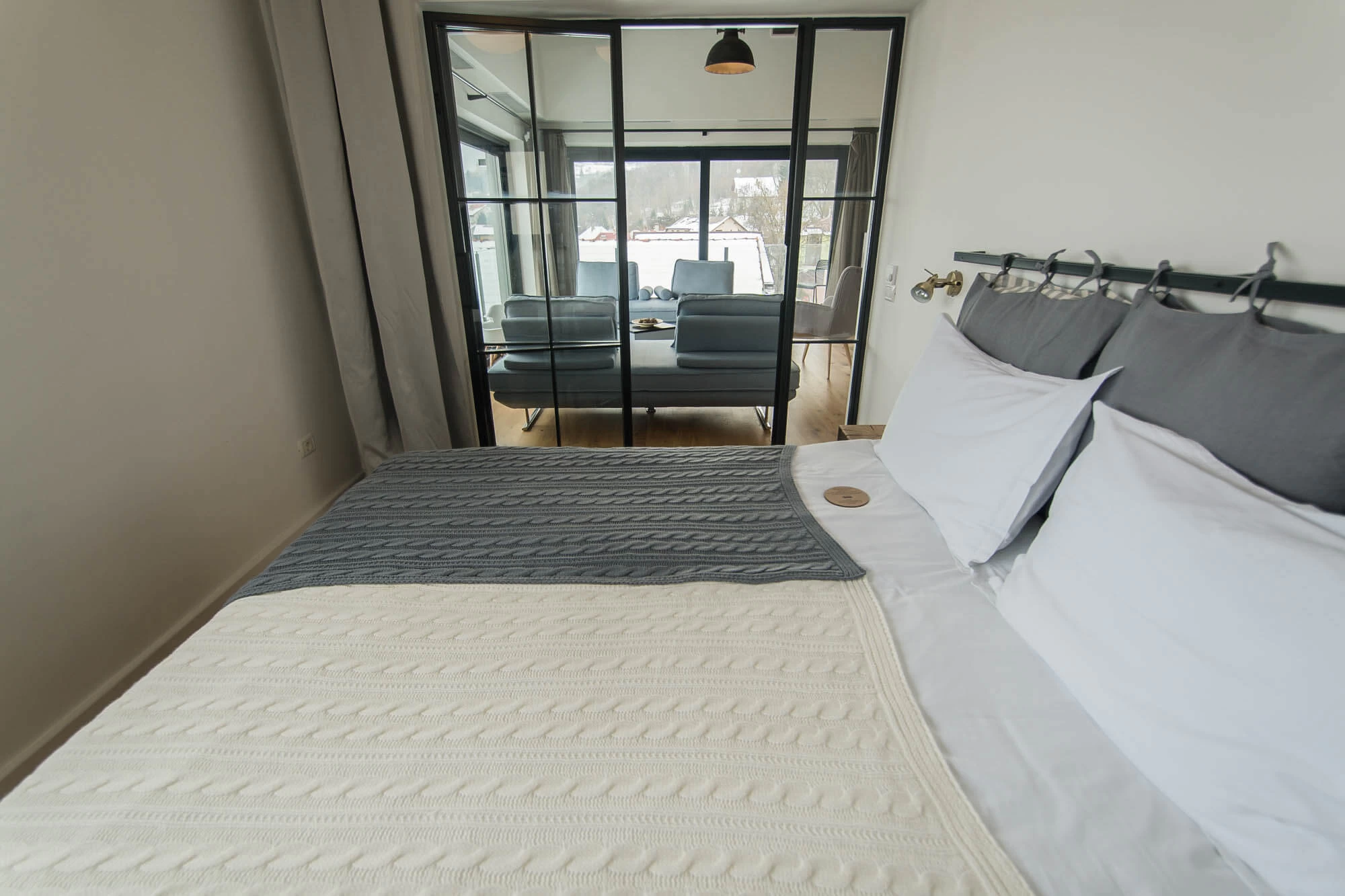 https://www.travlocals.com/uploads/0006/6191/2023/03/06/4-apartment-with-mountain-view-3.webp