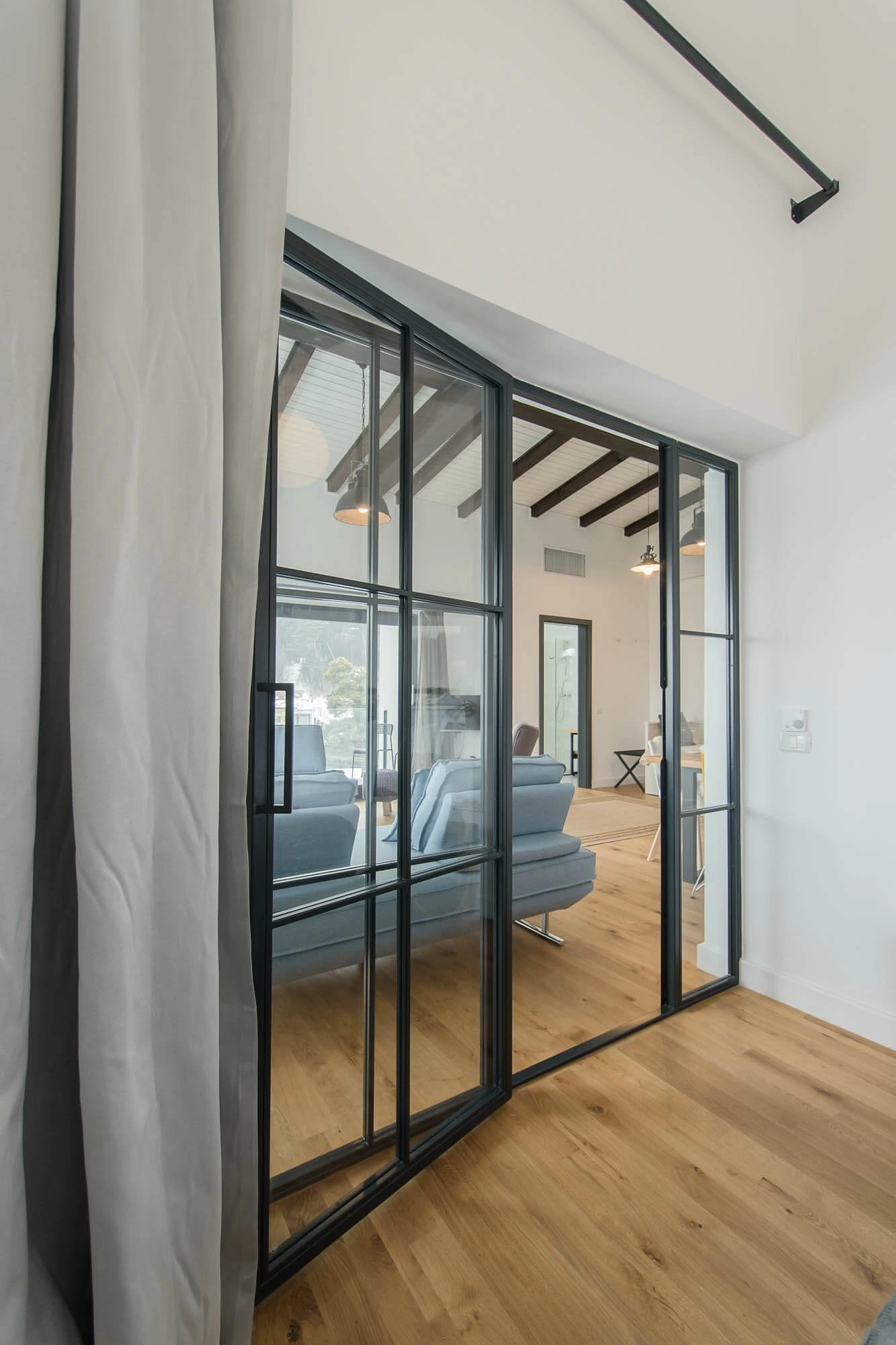 https://www.travlocals.com/uploads/0006/6191/2023/03/06/4-apartment-with-mountain-view-4.webp