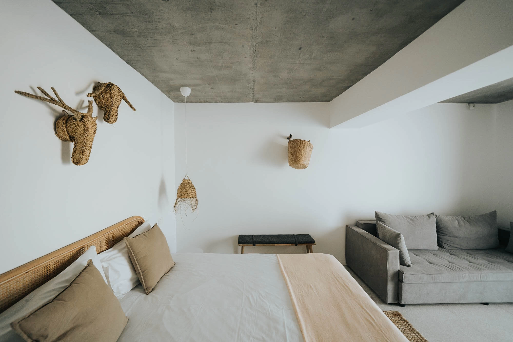 https://www.travlocals.com/uploads/0006/6191/2023/03/06/4-pines-premium-suite-with-sea-view-2.webp