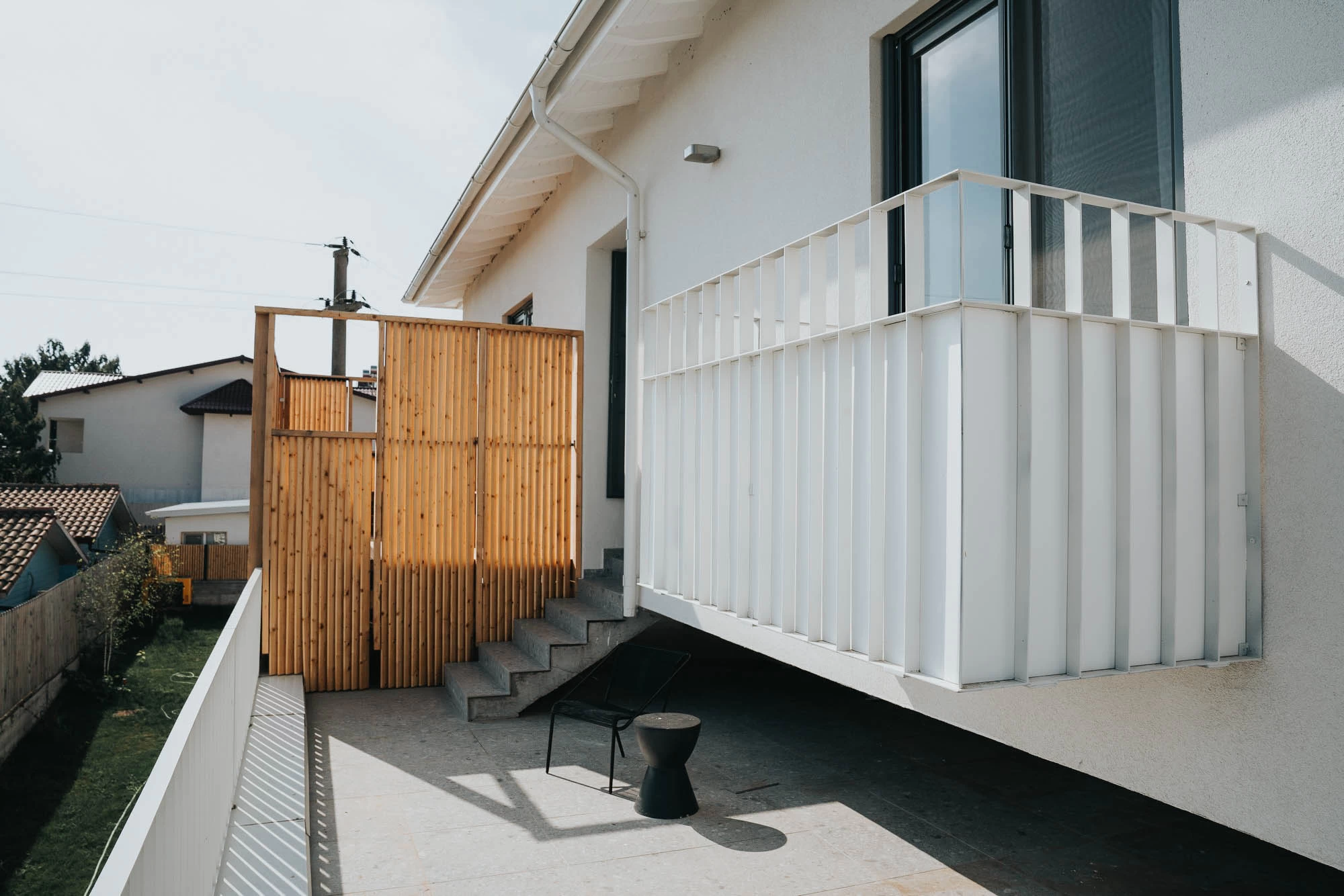 https://www.travlocals.com/uploads/0006/6191/2023/03/06/4-pines-premium-suite-with-sea-view-6.webp