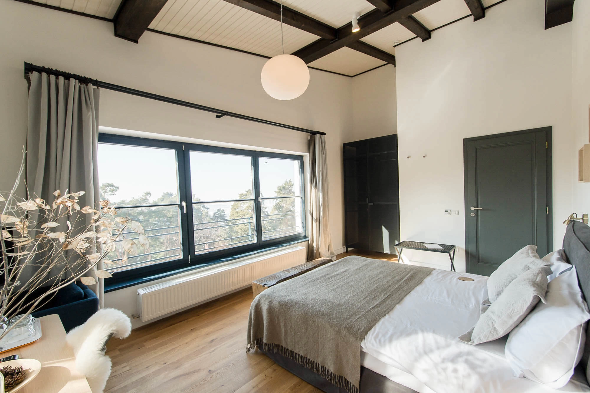 https://www.travlocals.com/uploads/0006/6191/2023/03/06/5-deluxe-double-room-pine-view-2.webp