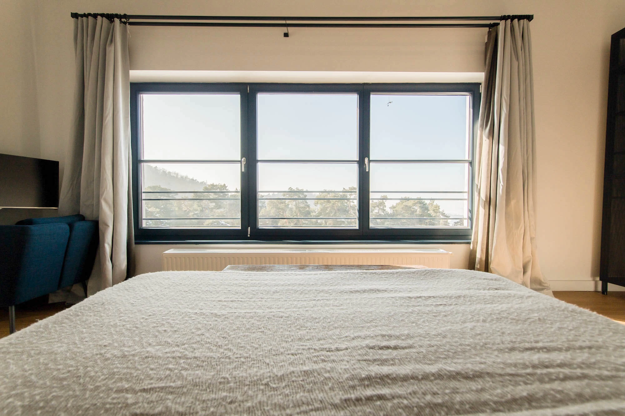 https://www.travlocals.com/uploads/0006/6191/2023/03/06/5-deluxe-double-room-pine-view-3.webp