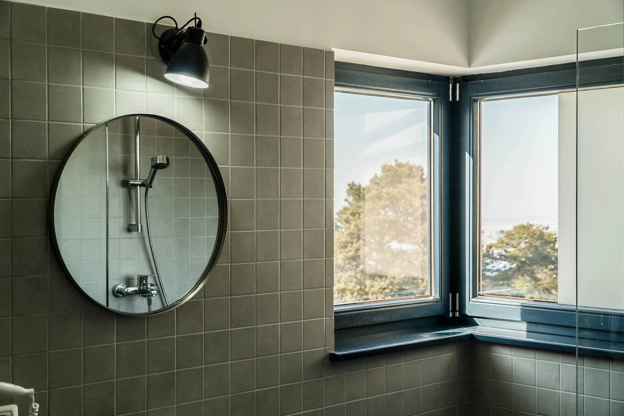 https://www.travlocals.com/uploads/0006/6191/2023/03/06/5-deluxe-double-room-pine-view-5.webp
